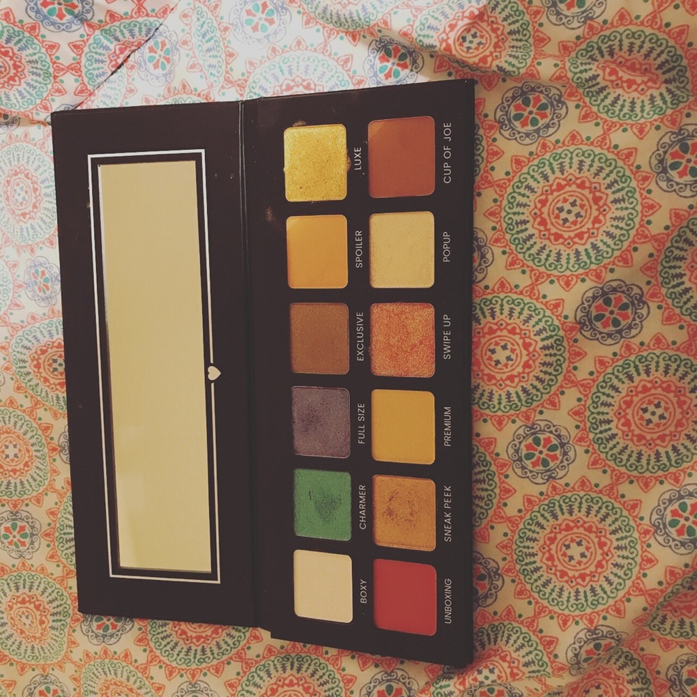 Boxy Charm Hello Charmer Eyeshadow Palette